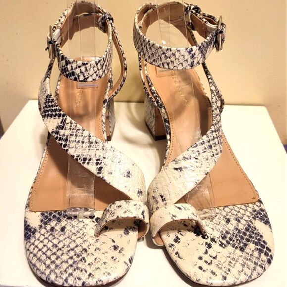 BCBG "Danni" Snakeskin Print Leather Toe Ring Chunky Heel Sandals Sz.8/38.5 $150 - Picture 3 of 9